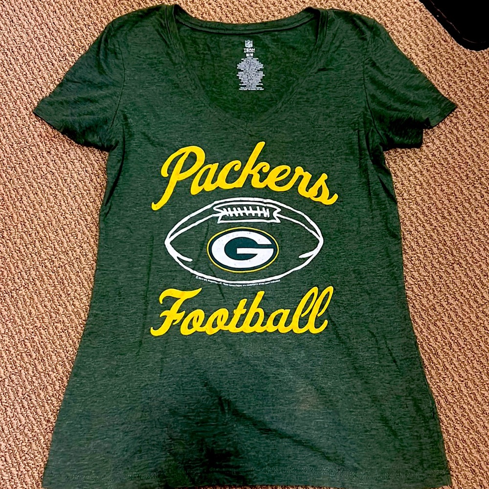 Green Bay Packers football ladies women’s tee Medium v neck